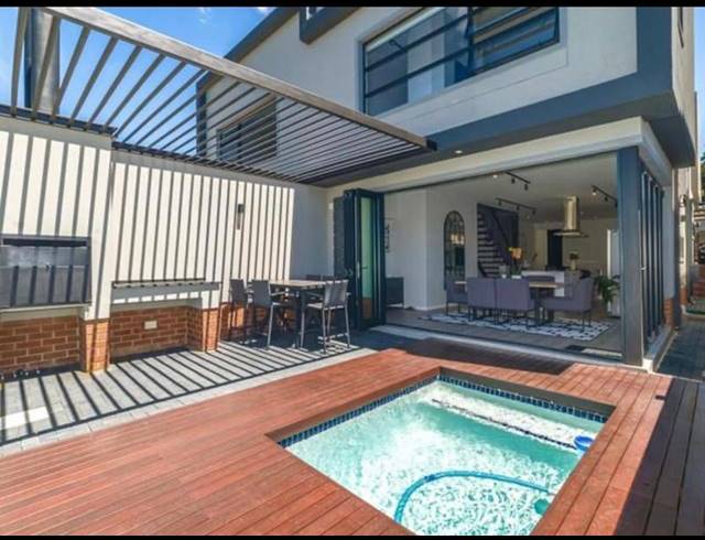 4 BEDROOM TOWNHOUSE FOR SALE IN HURLINGHAM